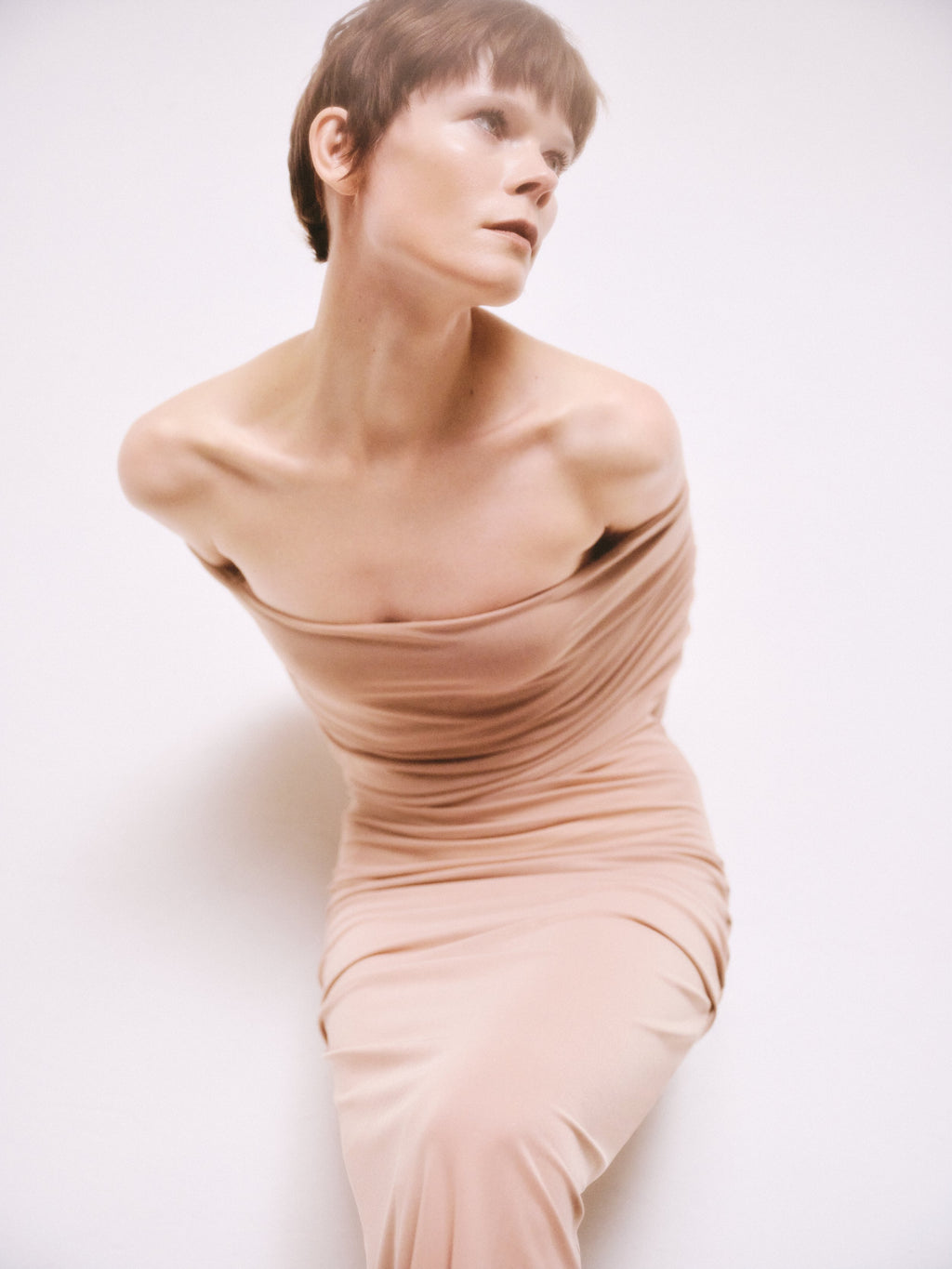 Dress with open shoulders